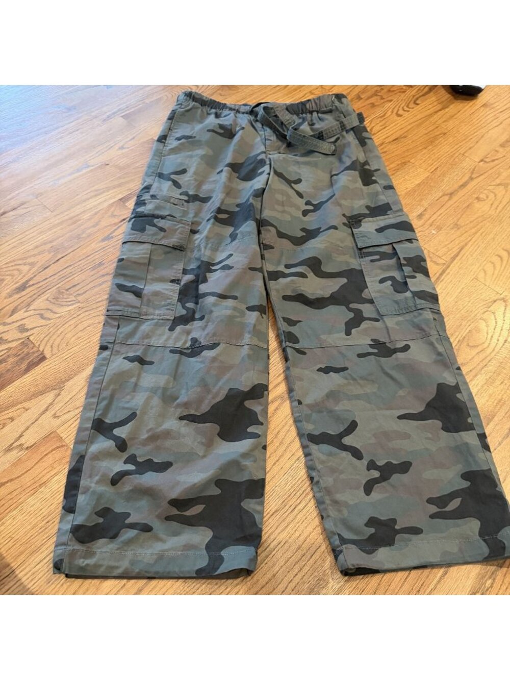 GAP Women's Wide Leg Cargo Pants in Green Camo